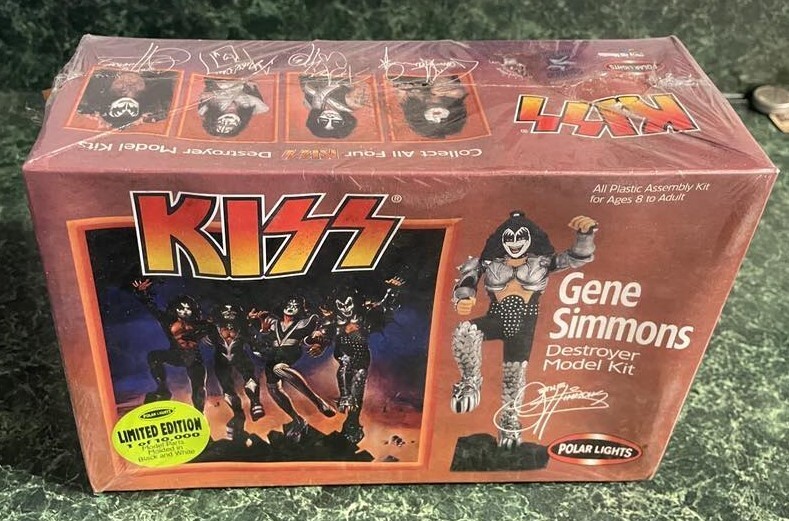 KISS all 4 Destroyer Model Kits Toys R Us EXCLUSIVE Black N White