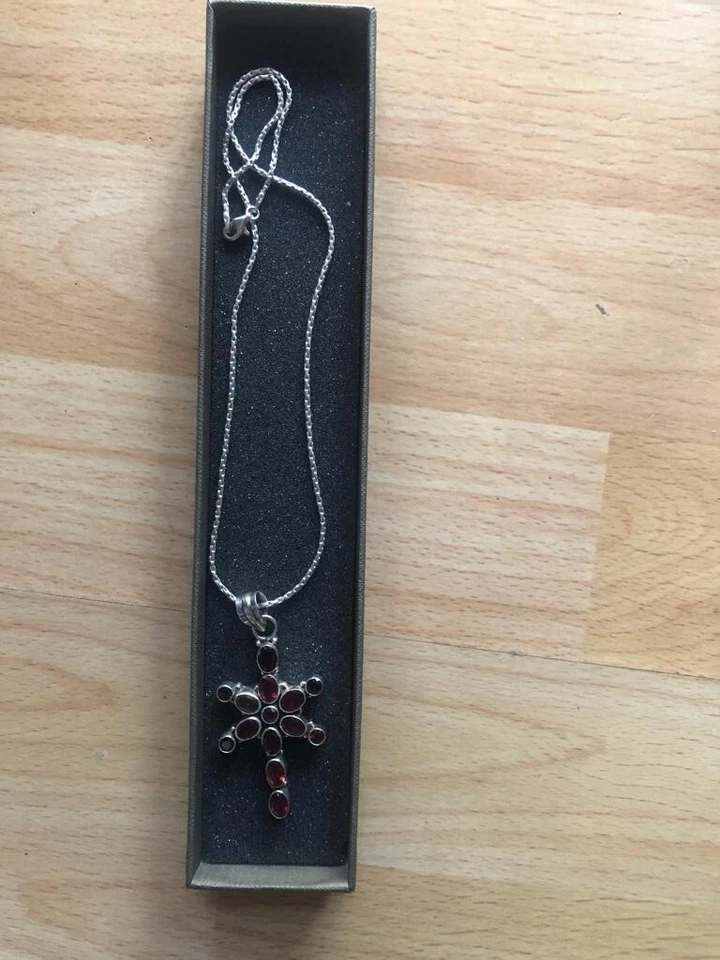 Collier in argento 925 anni '60 con croce circa 35gr argento e rubini - Immagine 4 di 4