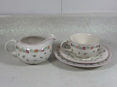 Vintage Laura Ashley Rose Bud Teetasse, Untertasse, Teller und Milchkännchen