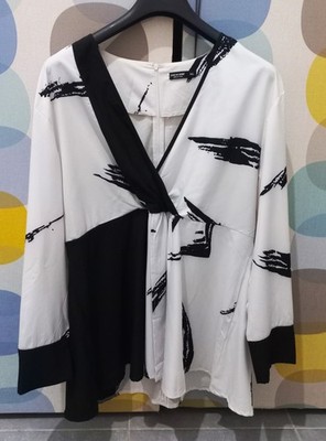 WOMENS BLACK AND WHITE PATTERNED BLOUSE
