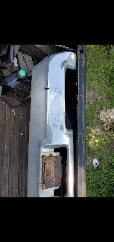 Parachoques trasero GTO 1969 con soportes Foto 4 de 4