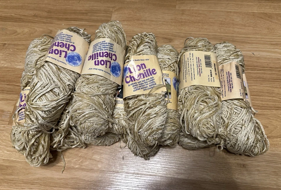 Lote 14+ Fios Marca Leão Chenille Sensations 710 Arenito Acrílico Bege - Imagem 2 de 4