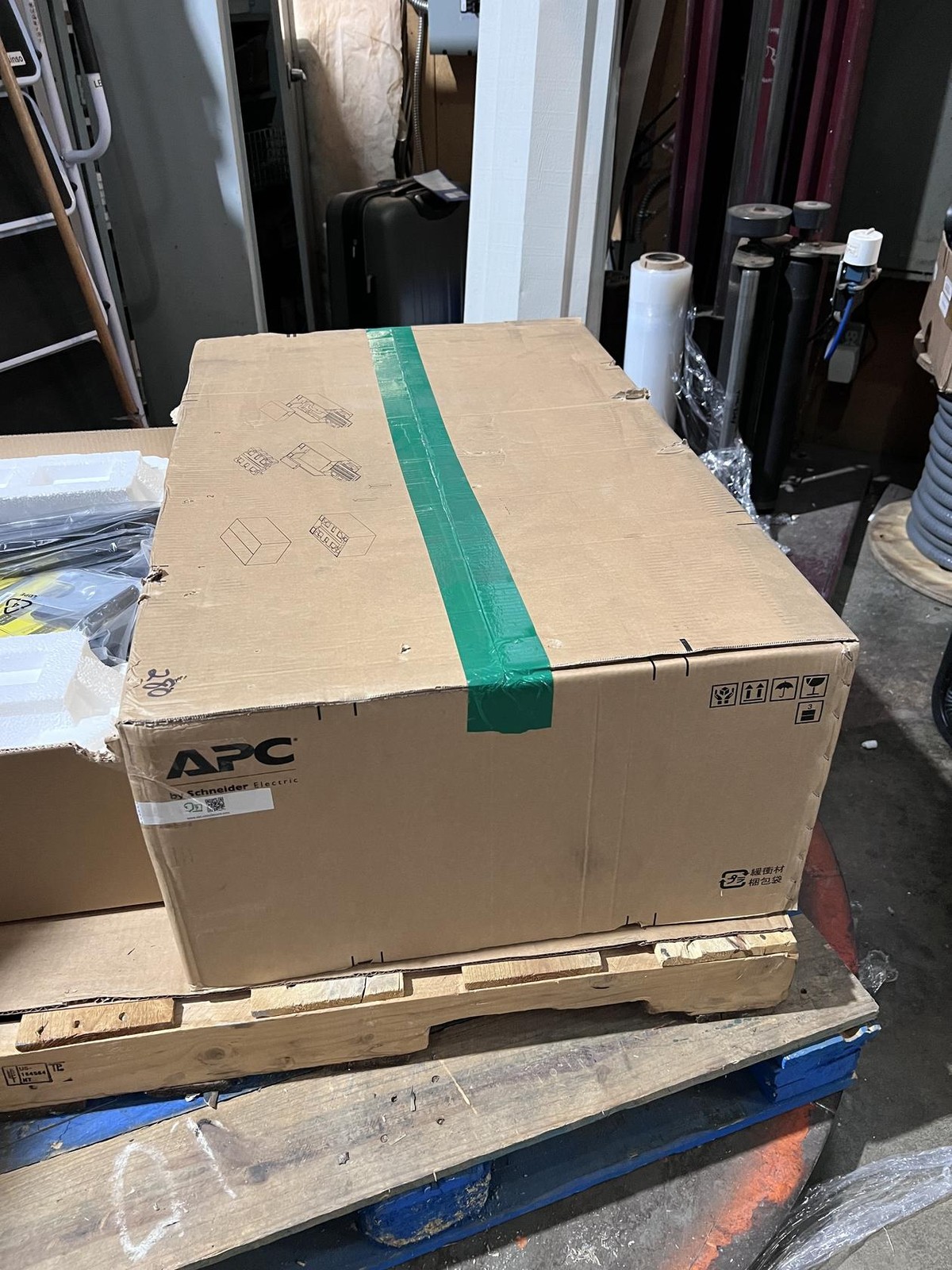 New APC Smart-UPS SRT5KRMXLT 5000VA Battery Backup