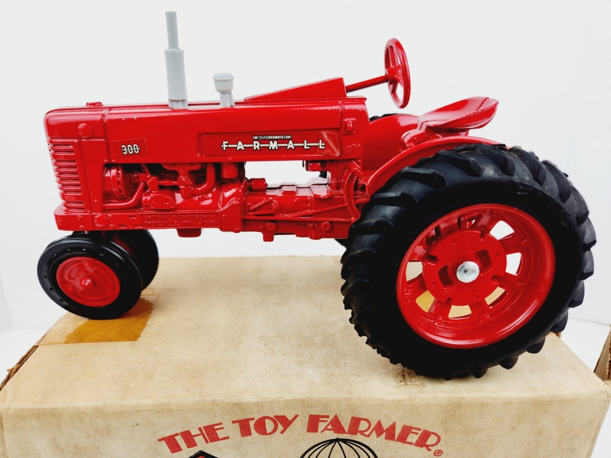 ミニカー　アメリカントラクター　McCORMICK FARMALL Ertl McCormick Farmall Super AV 1/16 Diecast Farm Tractor Replica