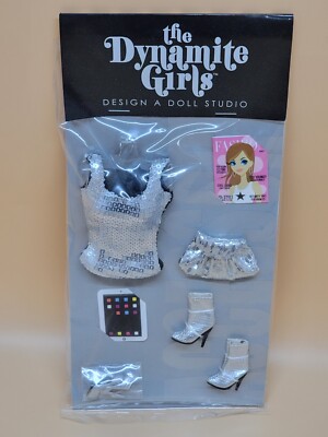 2011 Integrity Toys Dynamite Girls Design a Doll Studio Fashion Pack NRFB