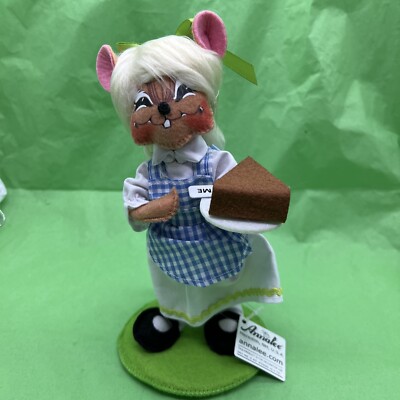 2015 Annalee Alice In Wonderland  Eat Me  Doll With Chocolate Cake