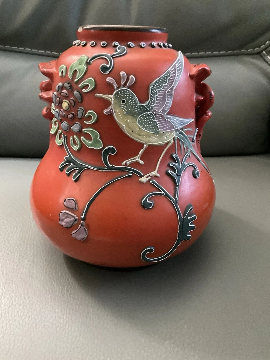 ヴィンテージ　彫りの綺麗なフラスコ型のガラスの一輪挿しです。水鳥がとても美しい Japan Bird Vase In Collectible Japanese Vases & Jars (1900-Now