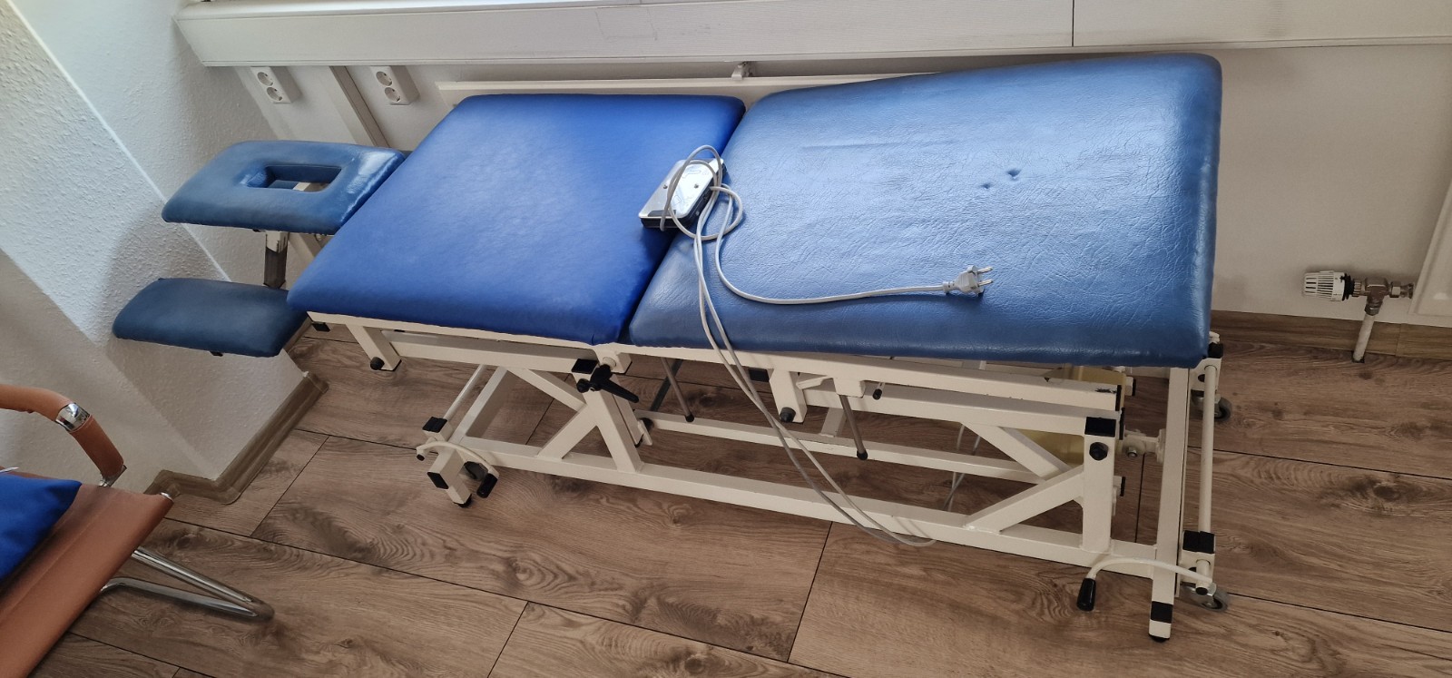 Therapiebank, Massageliege, Thisch für Physiotherapie, Lymphdrainageliege