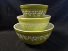 Vintage PYREX Spring Blossom Crazy Daisy Set Of 3 Nesting Mixing Bowls 400's