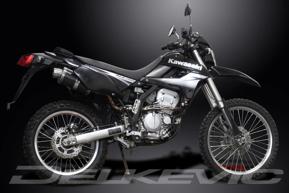 Escape Delkevic Deslizable con Silenciador Ovalado de Fibra de Carbono de 9" para KLX300 Foto 4 de 4