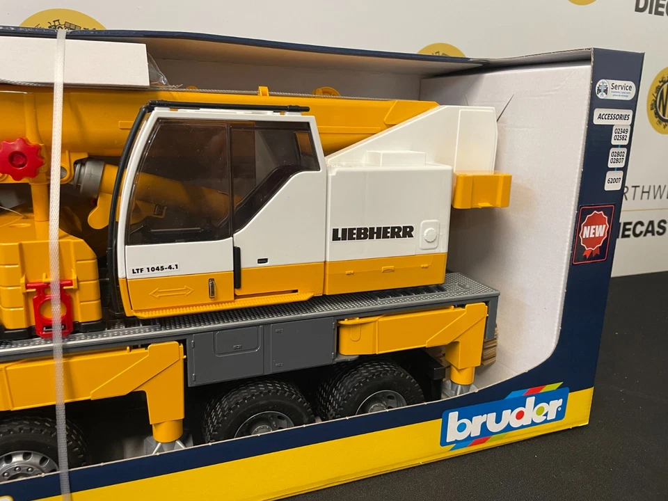 BRUDER 1:16 SCALE 03571 SCANIA SUPER 560R LIEBHERR CRANE TRUCK WITH LIGHTS - Image 4 of 4