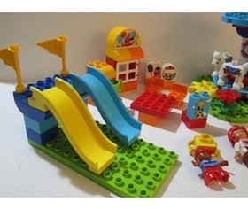 LEGO 10841 DUPLO Fun Family Fair 100% Complete with Minifigures Merry Go Round