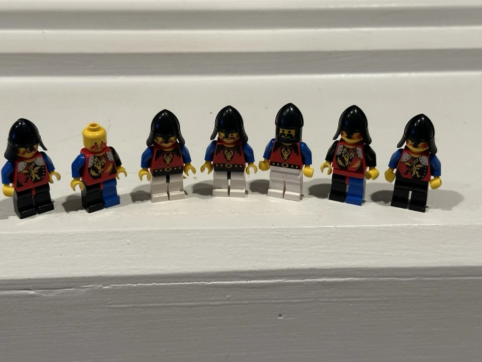 Lot of 7 X Lego Castle Dragon Knights Minifigures - Image 3 of 3