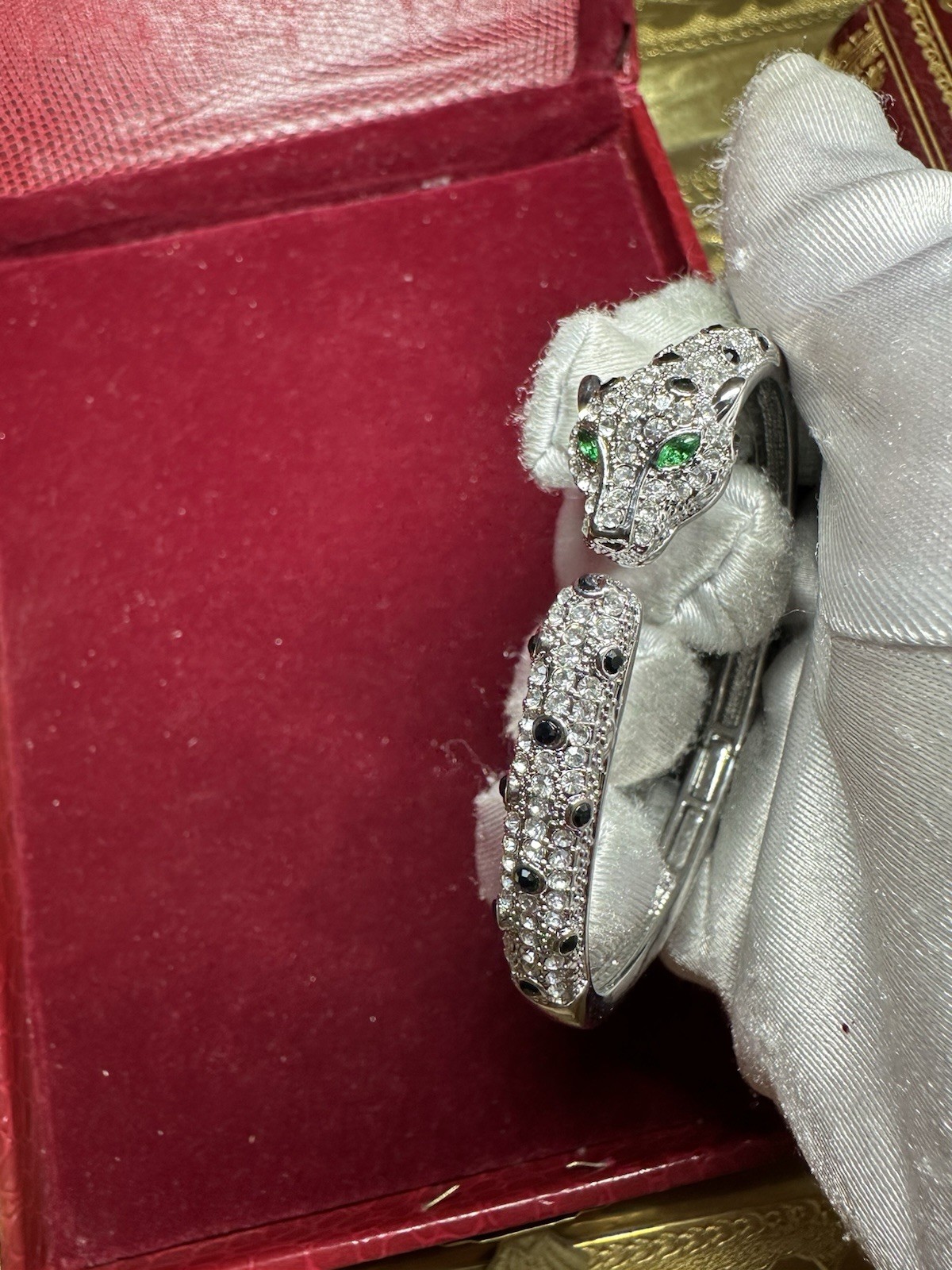 Bracelet panthère argenté rigide avec strass et yeux verts