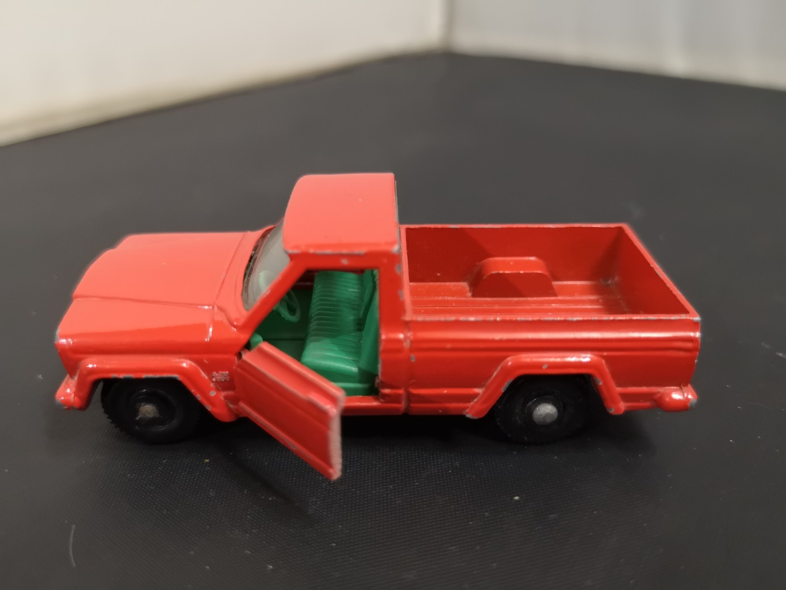Matchbox 71b, Jeep Gladiator Pick Up - Free Price Guide & Review