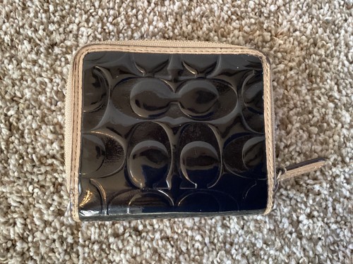 SALE~COACH BLACK PATENT LEATHER SIGNATURE C BI FOLD WALLET~SNAP/ZIP CLOSURE~QUIK - Picture 2 of 8