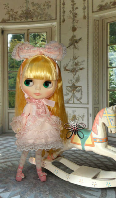 stock blythe doll
