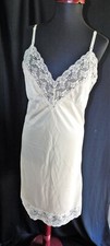 Vintage Dawn to Dusk full slip, Ivory, SZ 36, Nylon, Non Cling