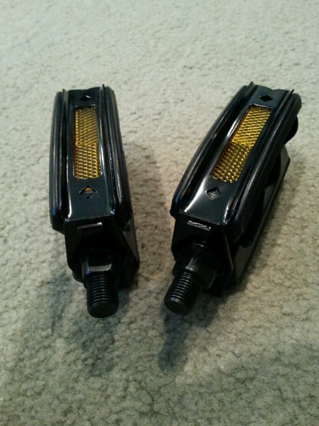 QUALITY BLACK BOW STYLE BICYCLE PEDALS,1/2", STINGRAYS,CRUISERS.KRATES