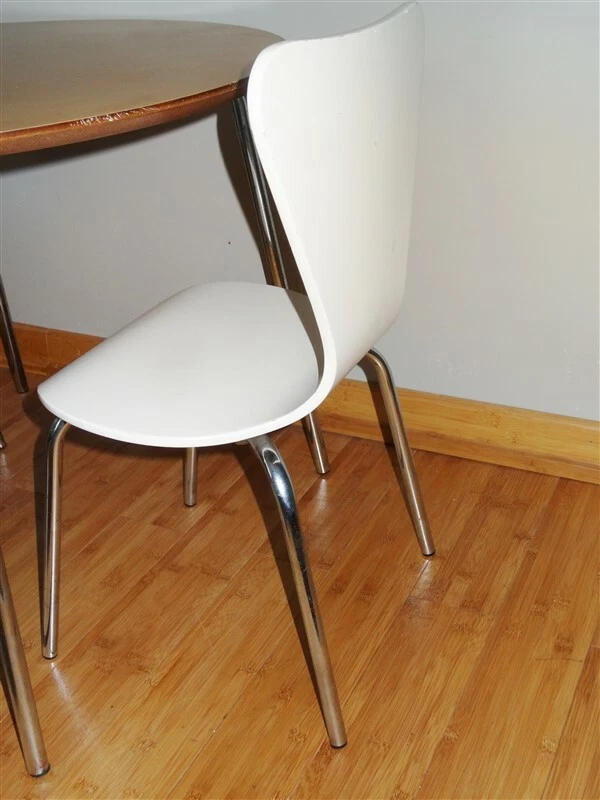 Mesa infantil y 2 sillas modernas danesas * Habitación y mesa Foto 2 de 4