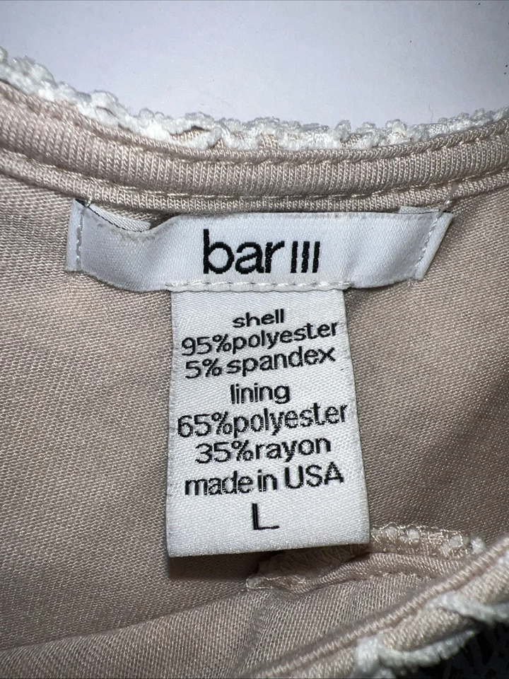 Camiseta sin mangas ajustada Bar III Peplum totalmente forrada nude marfil con superposición de encaje talla grande Foto 3 de 4