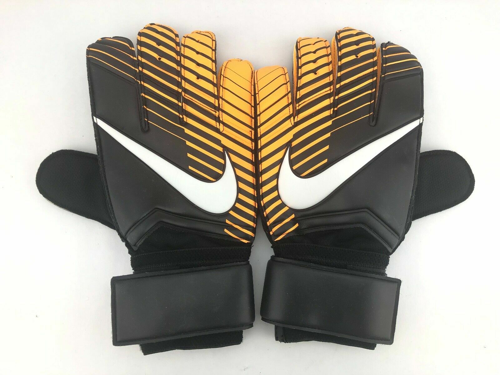 nike classic goalkeeper gloves