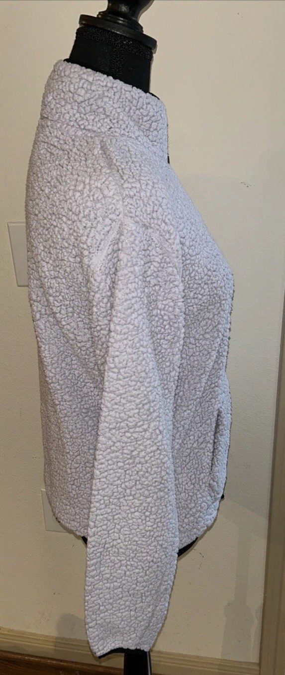 Derek Heart Small Pullover Soft Fluffy Polyester … - image 8