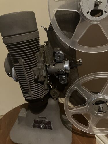 Bell & Howell Gaumont 8mm Projector Model 606 - Photo 3/7
