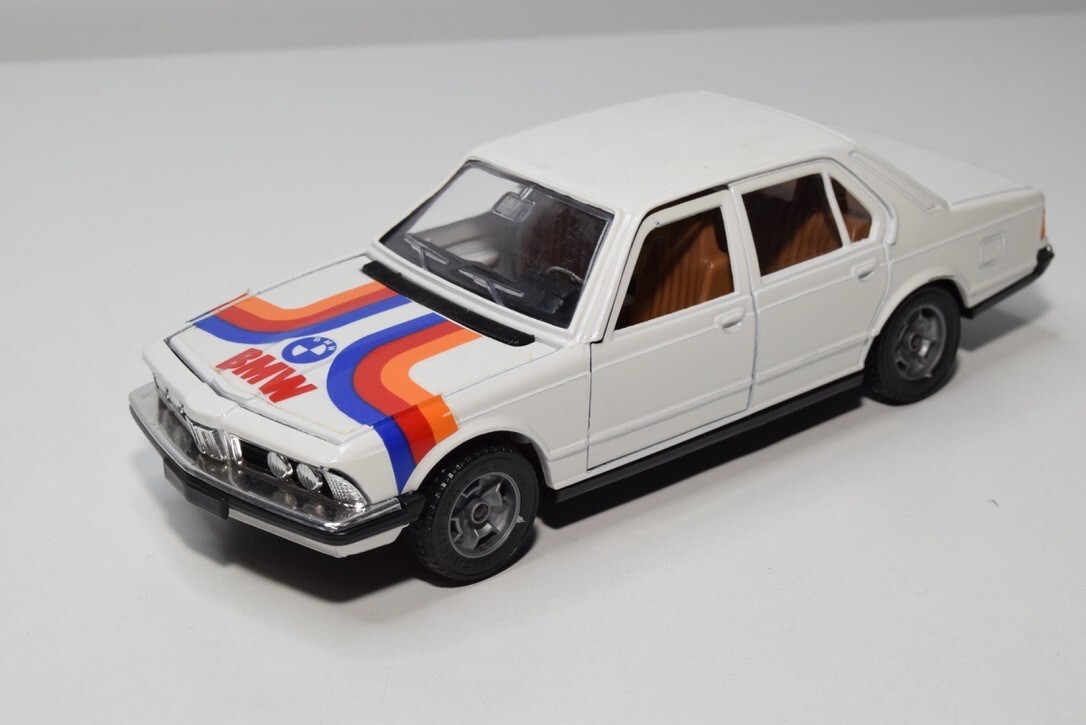 B23 1:25 HOTWHEELS MEBETOYS 6832 BMW 730 7 SERIES 7ER RALLY WHITE