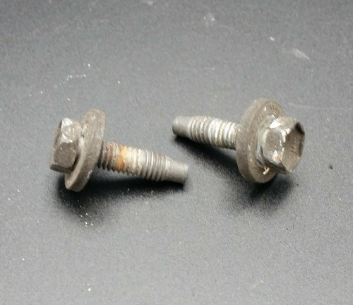 2x Schraube für Motorhaubenscharnier für FORD Mondeo MK1