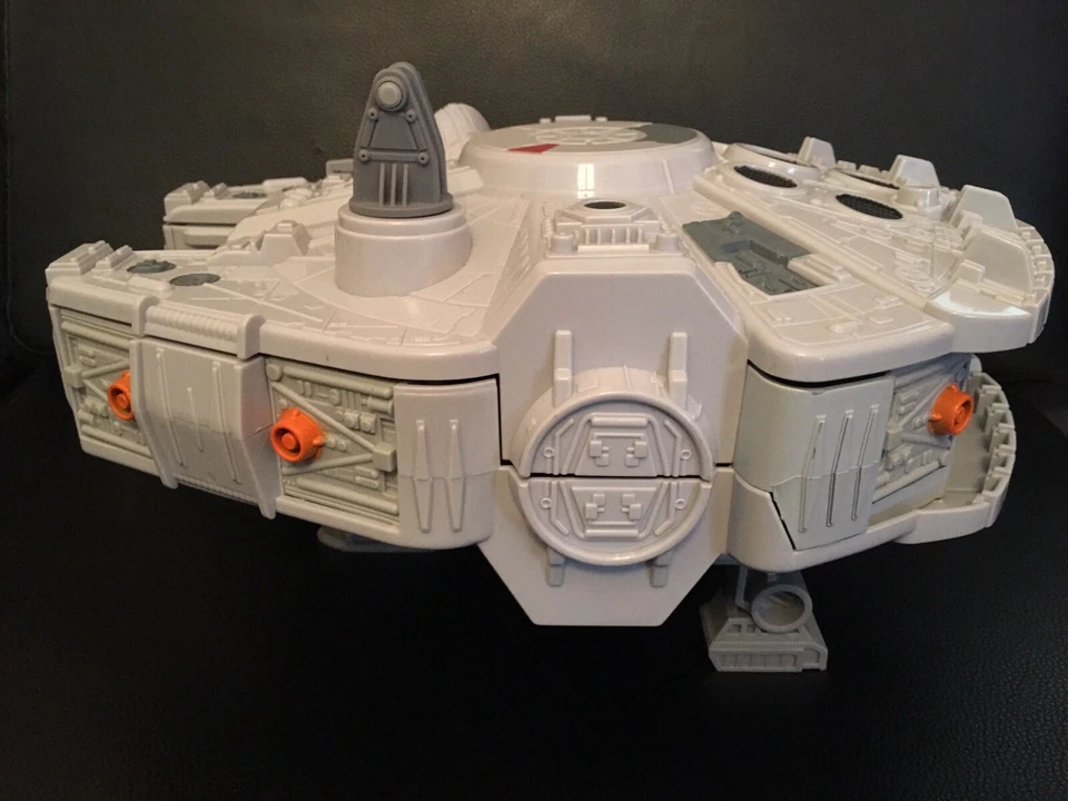 Nave espacial Star Wars 2011 Halcón Milenario. Foto 3 de 4