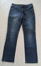 Bandolino Amy Straight Leg Women's size 6 Dark Wash Blue Denim Jeans Mid Rise