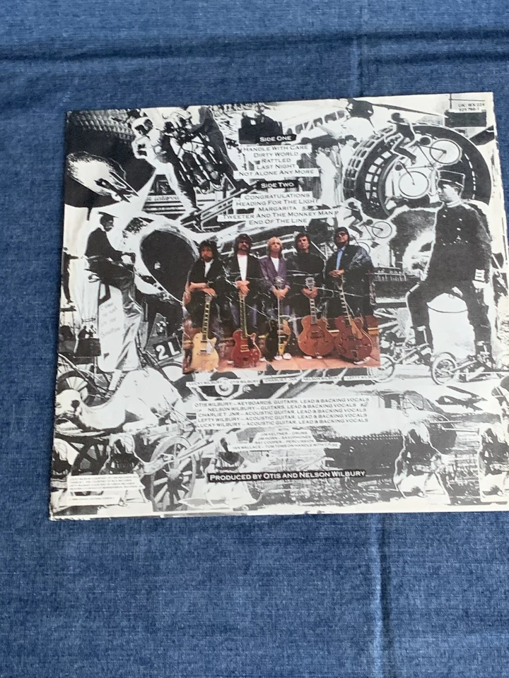 Traveling Wilburys Volume 1 UK 1988 WX 224 with Inner 12" Album Vinyl 1A/1B LP - Image 4 of 4