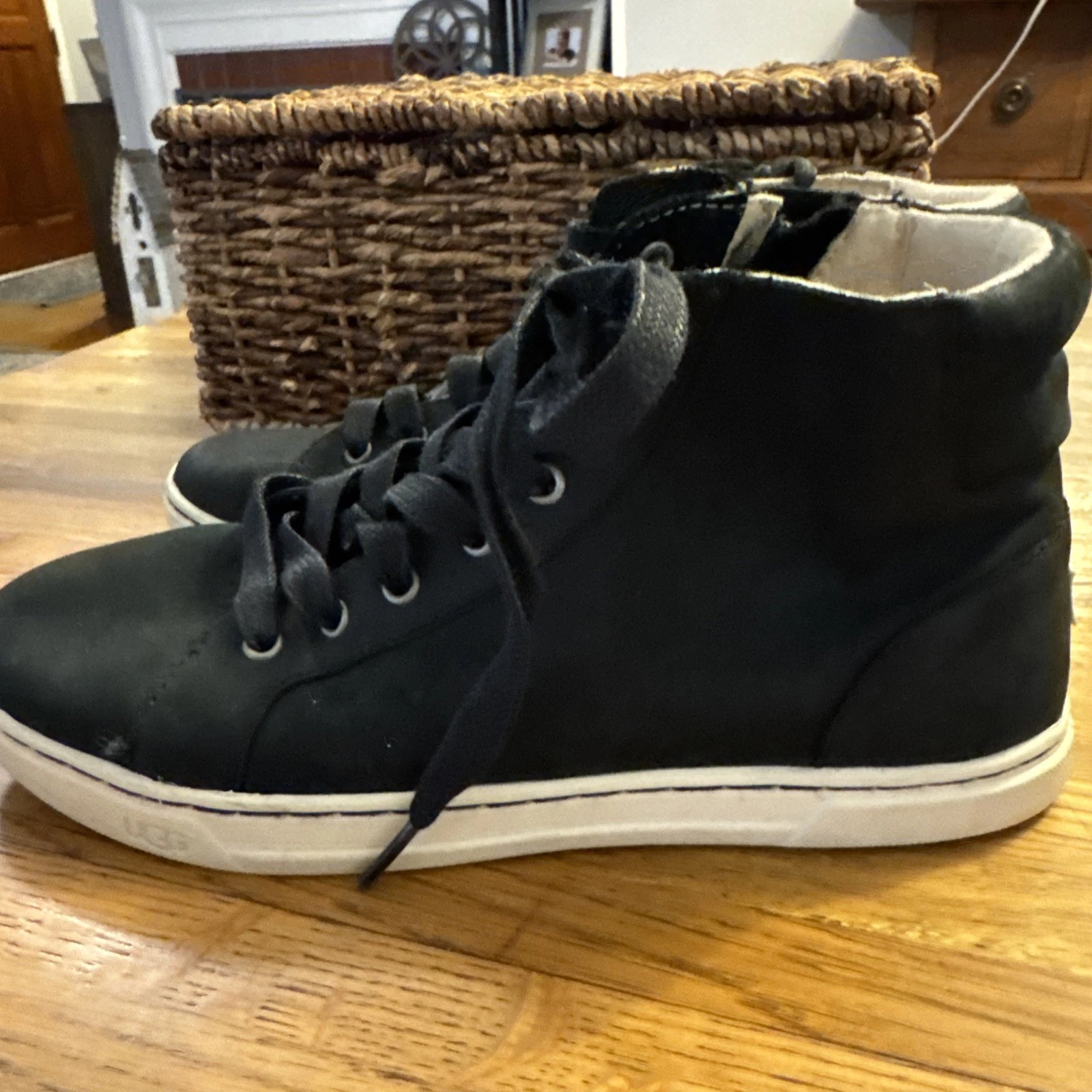 Scarpe da ginnastica Ugg Gradie Hi Top stringate in pelle nera da donna taglia 8