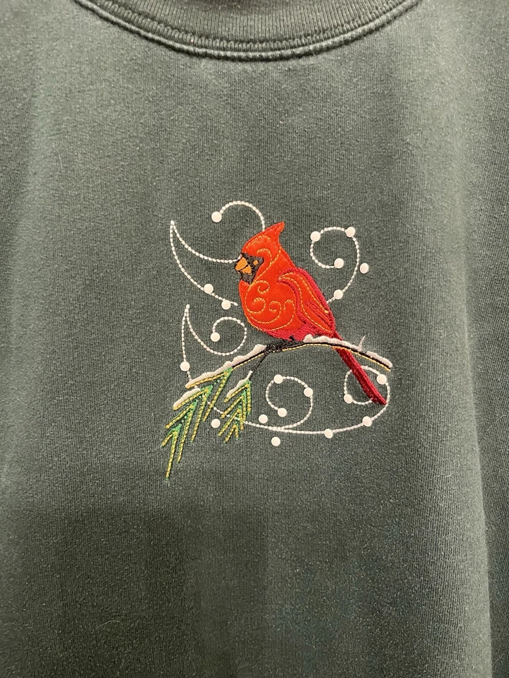 Suéter feminino M&C Sportswear verde pássaro bordado gola redonda grande - Imagem 2 de 4