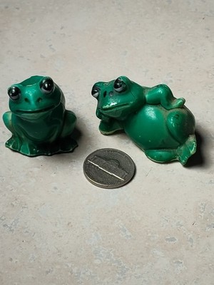 Plastic frog figurine statue Shelf Sitter Knick Knack Collectible Hong Kong Vtg