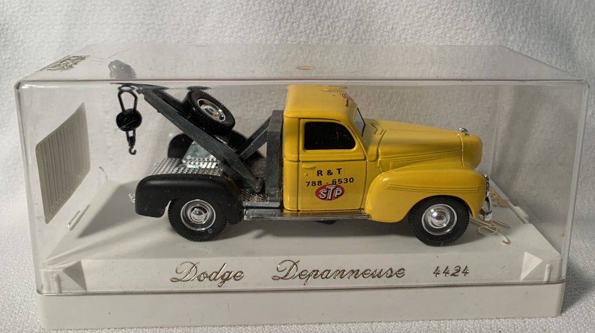 SOLIDO REF 110 COOPER （④yellow） s4310308-dodge-challenger-