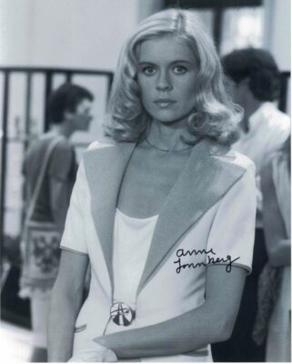 ANNE LONNBERG - Museumsführer in James Bond - Moonraker - handsigniertes 10 x 8 Foto