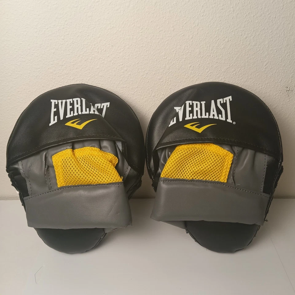 Everlast Boxing Mantis Punch Mitts Level 2.  Mesh Zipper Bag. - Image 2 of 3