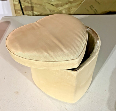 Unique Big Heart Shaped Padded Cream gift Box paint/stain red for valentine's D