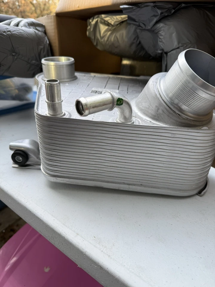 Conjunto intercooler Super Duty OEM 2017-2025 Ford F-250, F-350, F-450 y F-550 Foto 2 de 4