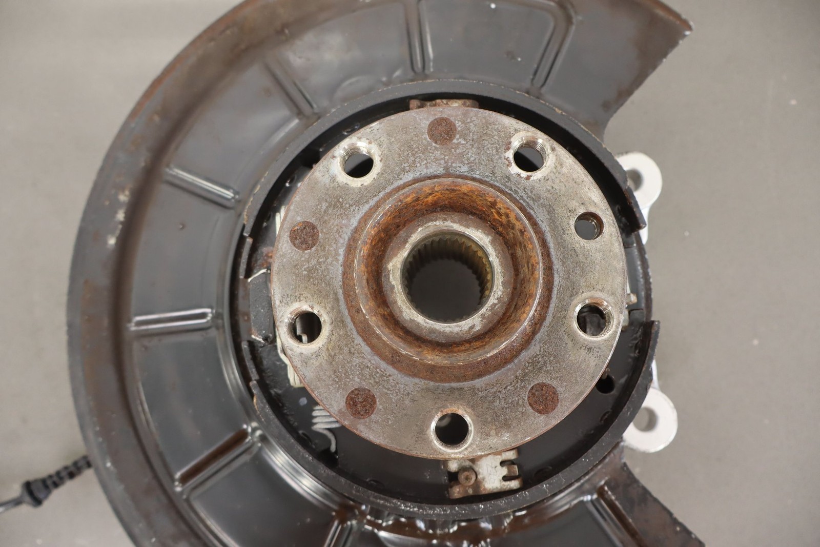 14-17 Maserati Ghibli AWD Rear Right RH Spindle Knuckle W/ Hub & Sensor (77K)