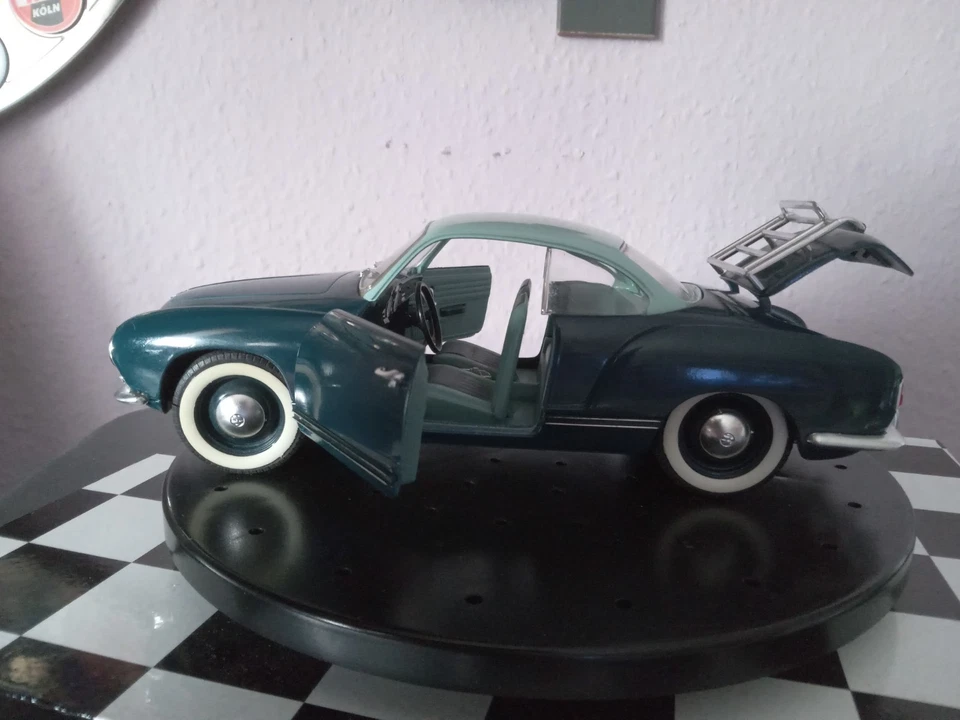 Solido Modellauto 1:18, VW Karmann Ghia blau, gut erhalten - Bild 2 von 4