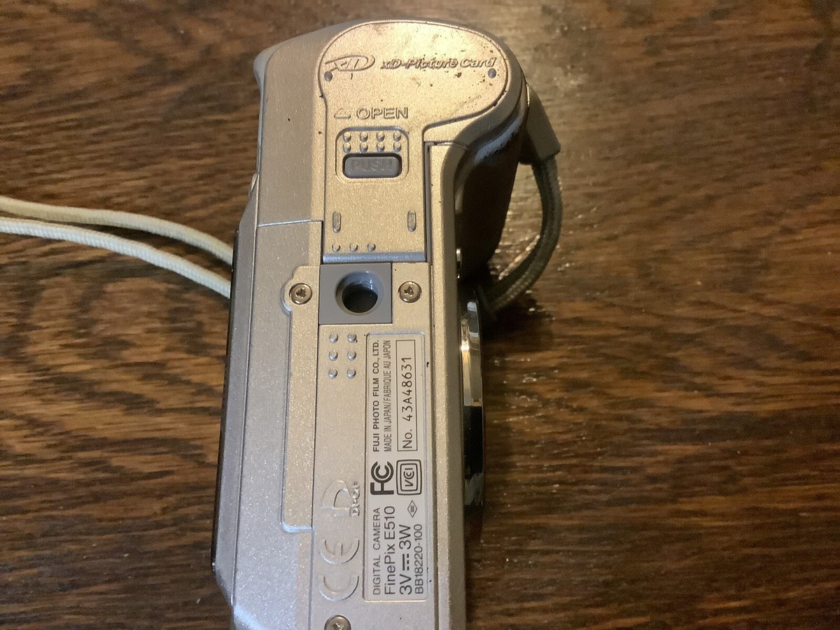 Fujifilm E510 5.2 Mega Pixels Digital Camera For Parts Or Repair
