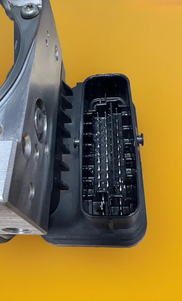 Refurbished ABS Brake Pump Module 2016 - 2018 Toyota RAV4 | 44540-0R221 - Image 4 of 4