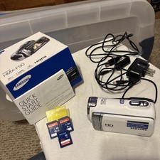 Samsung HMX-F90 Camcorder HDMI 52x Optical Zoom Battery Charger 3 SDHC cards