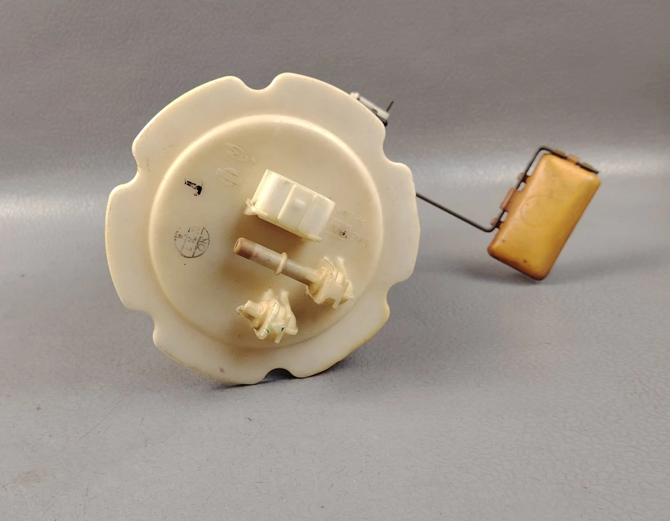 Nissan Maxima A33 3.0L 2000 2001 FUEL PUMP ASSEMBLY USED OEM 25060 2Y900 - Image 2 of 4