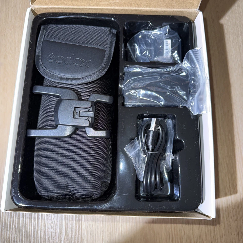 Godox V1 Flash for Canon, Good Condition, Read. - Image 2 of 4