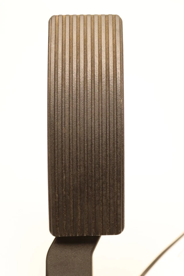 2011-2022 DODGE DURANGO GAS THROTTLE ACCELERATOR PEDAL OEM - Image 4 of 4