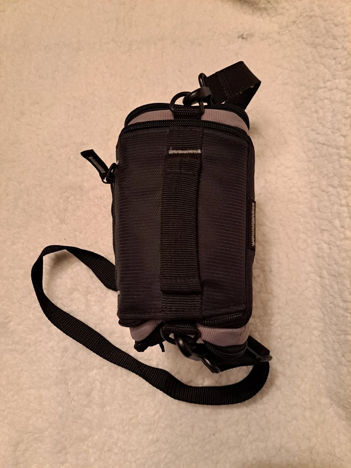 Case Logic CLI-TBC-306 SLR Holster Camera Case Padded w/ Pockets and Strap EUC - Image 4 of 4